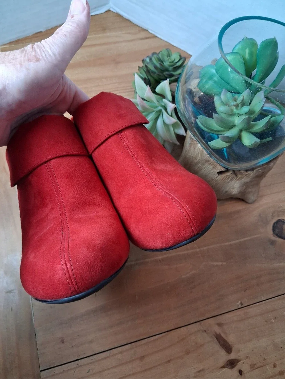 Coach and Four Faux Suede Cuffed Bootie w/Bow On Heel Fire Engine Red Size 7